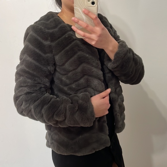 Vera Moda Faux Fur coat - Picture 5 of 7